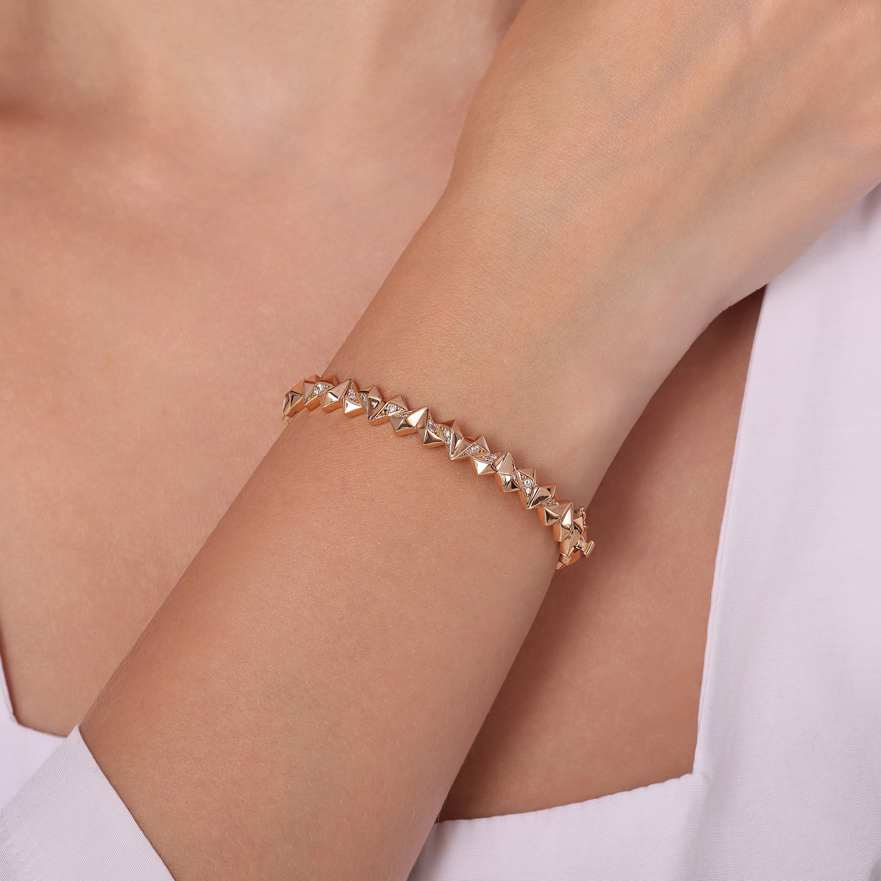 Pırlantalı 0.33 Ct. Rose Fantazi Kelepçe 18K
