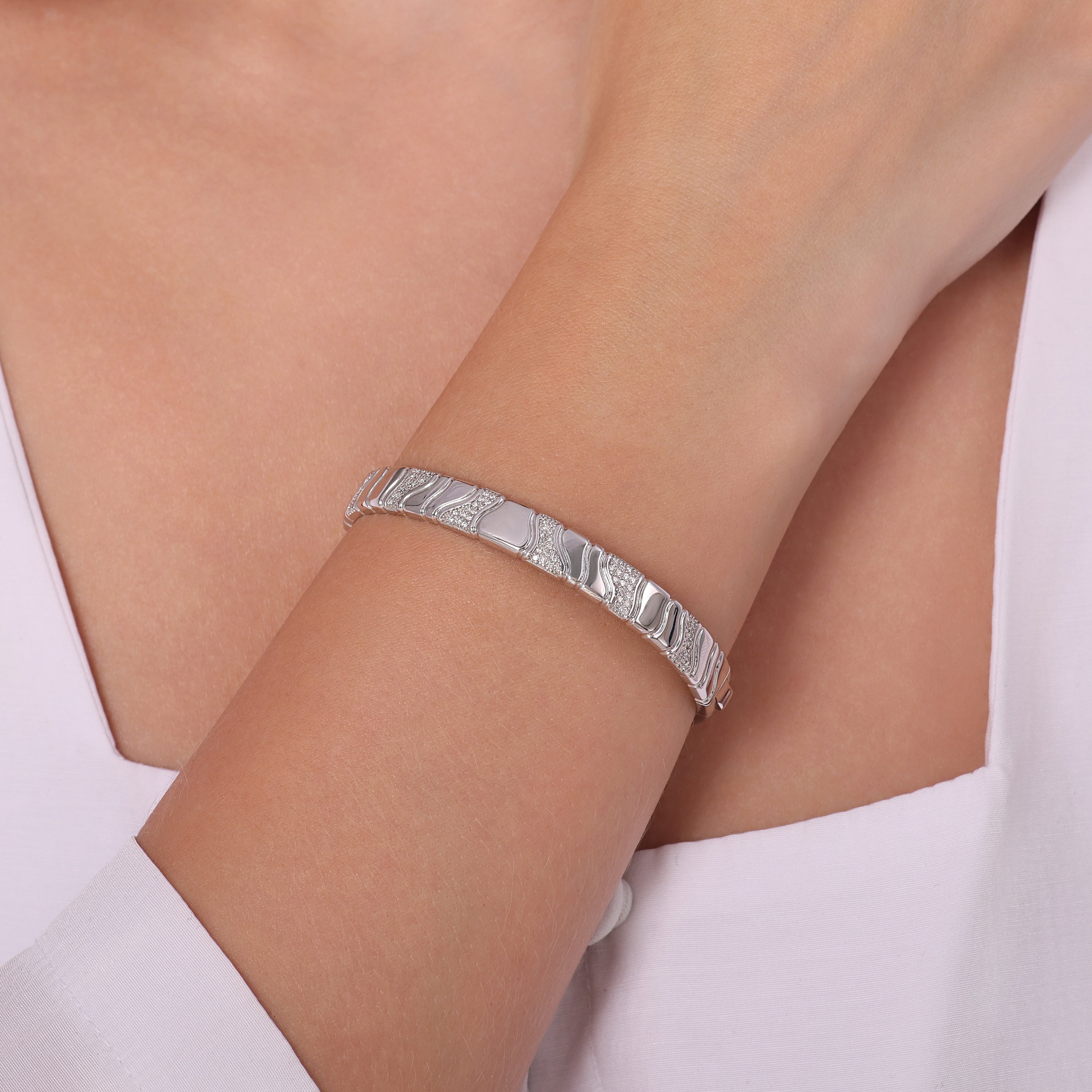 Pırlantalı 0,38 Ct. Beyaz Altın  Kelepçe 18K