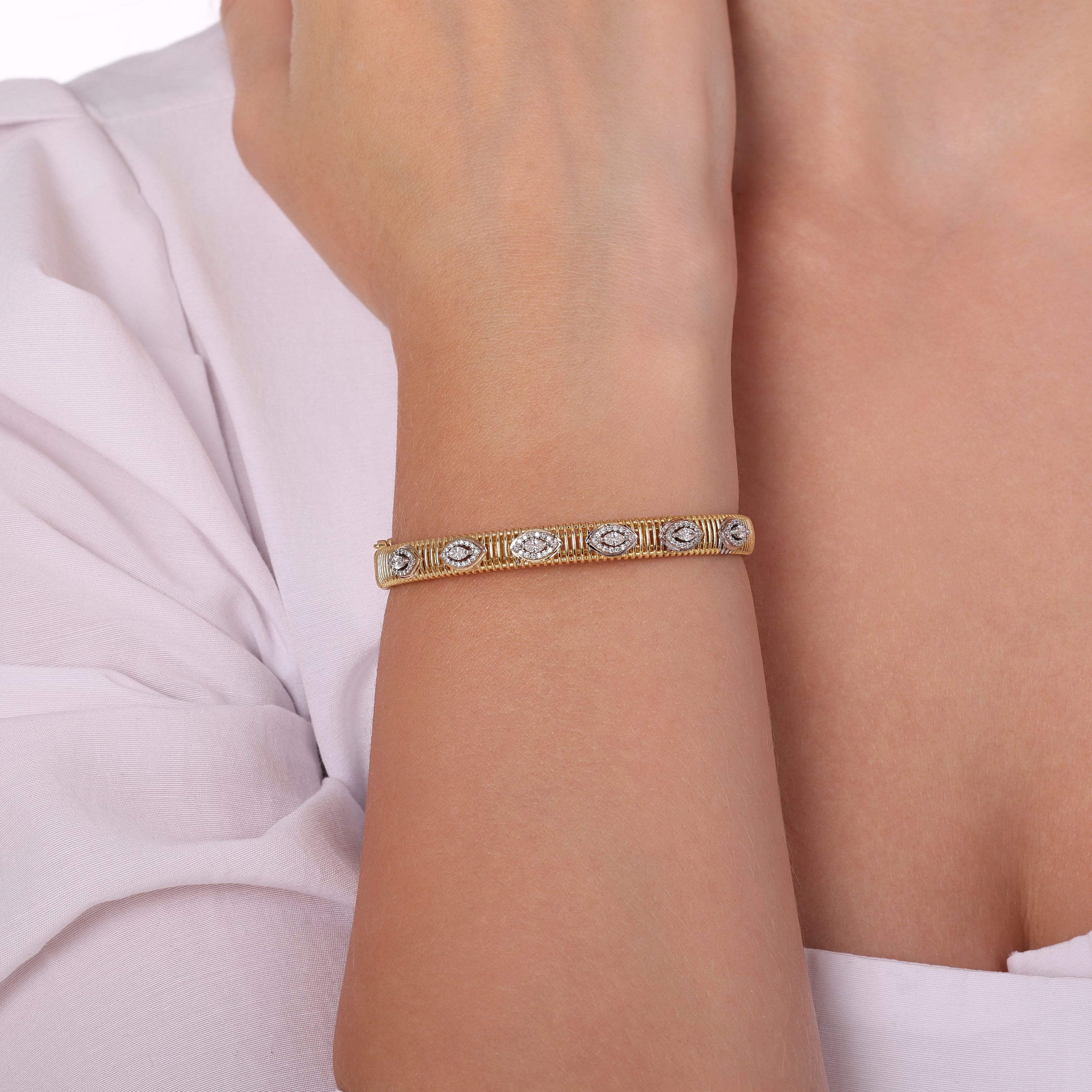 Pırlantalı 0,65 Ct. Altın Kelepçe 18K