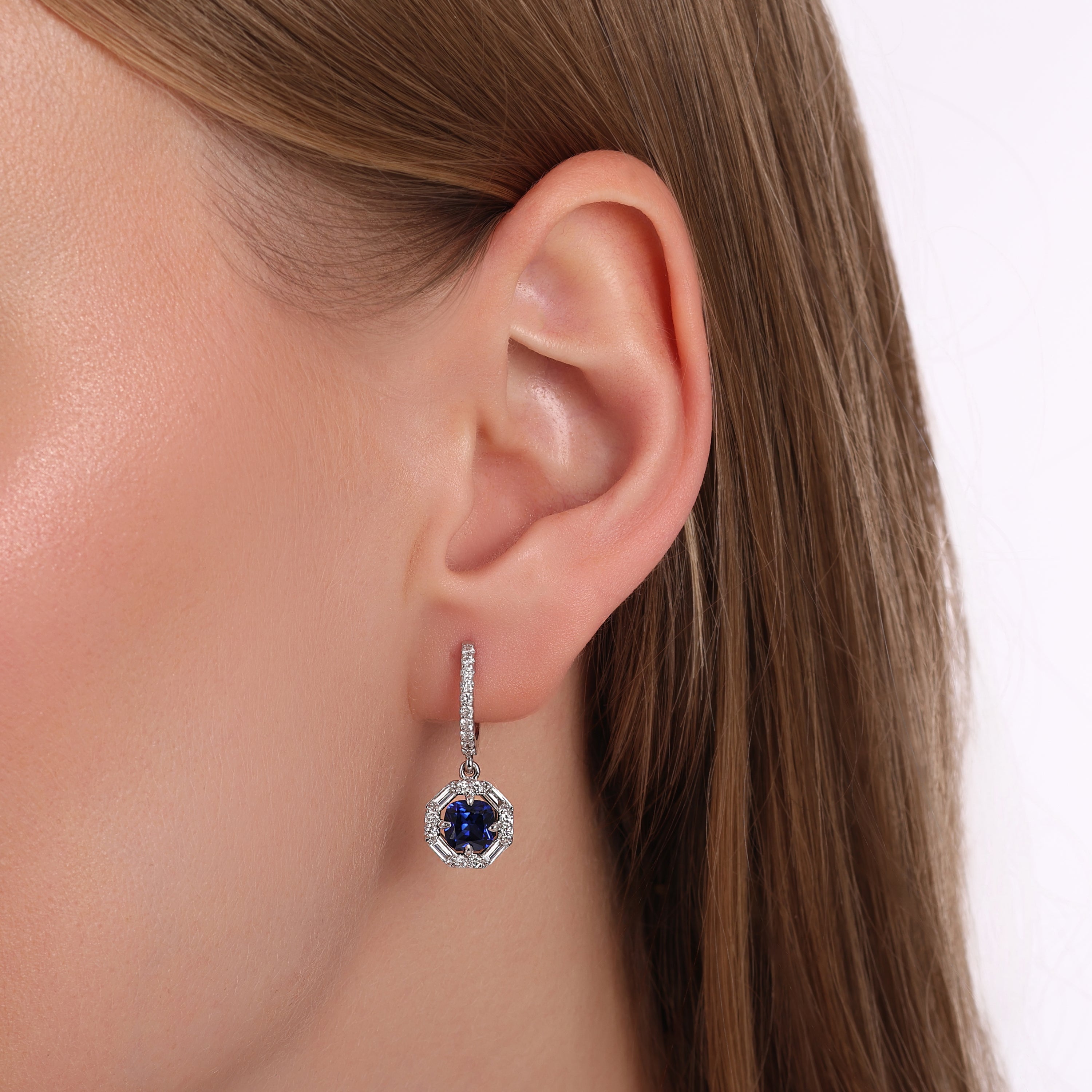 Baget Pırlantalı Oval Safir 0,83 Ct. Küpe 18K