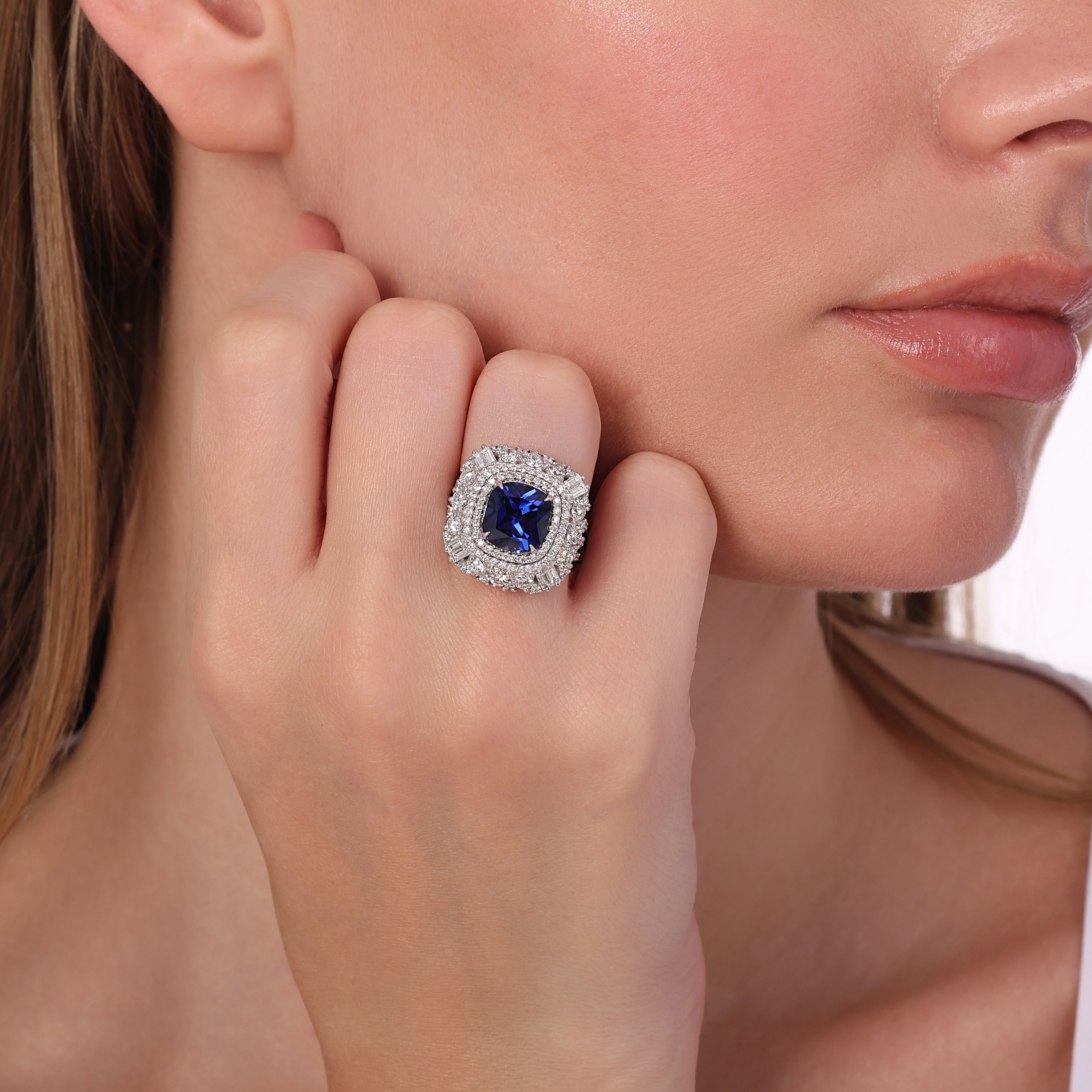 Pırlantalı Oval Safir 2,09 Ct. Fantezi Altın Yüzük 18K