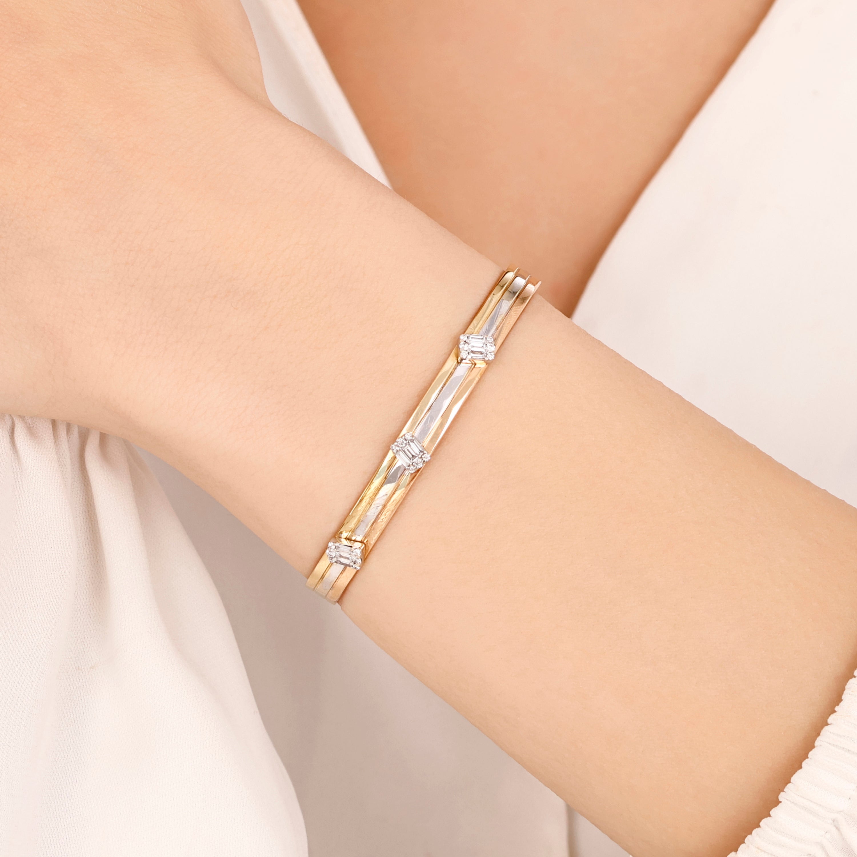 Baget Pırlantalı 0.32 Ct. Canella Fantezi Kelepçe 14K