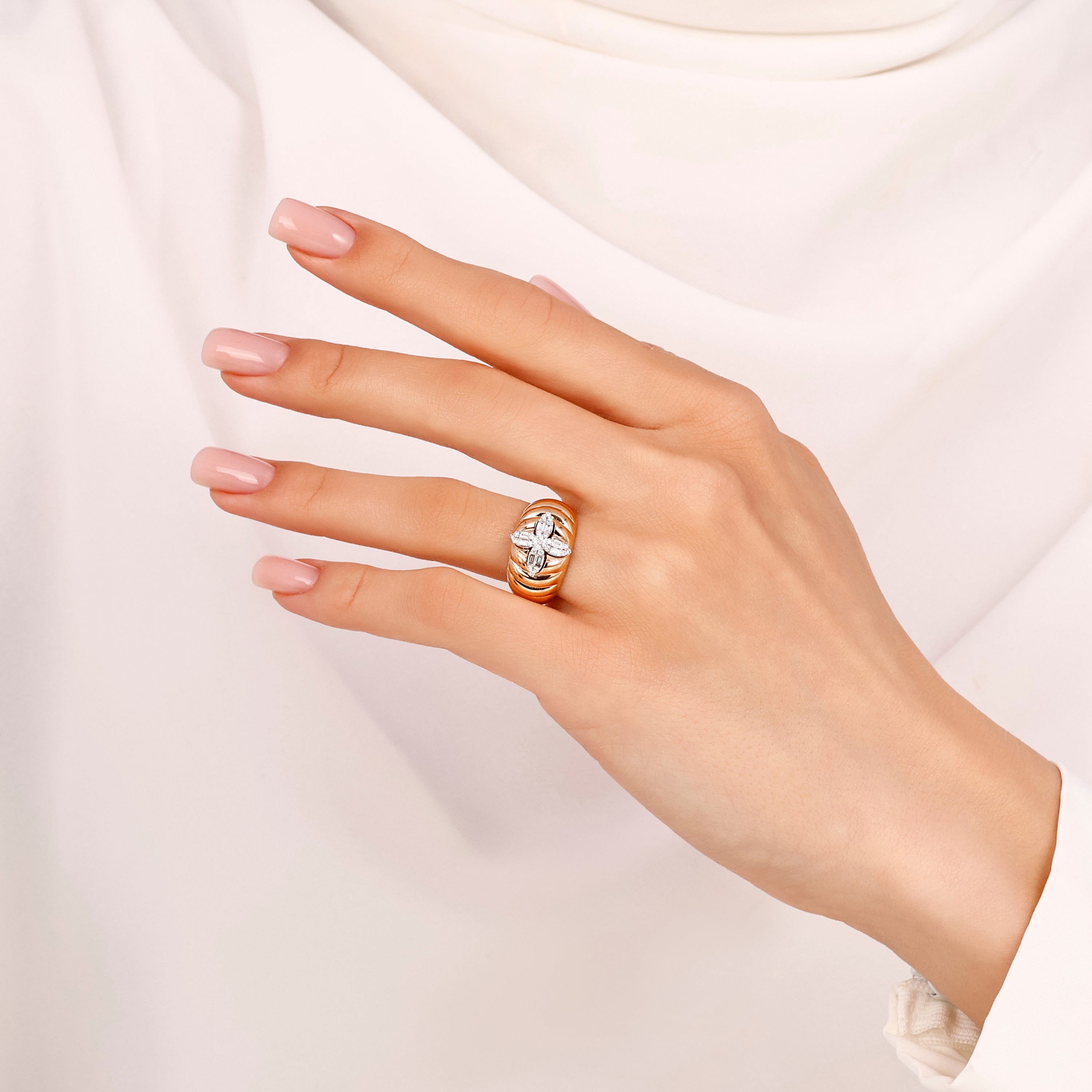 Baget Pırlantalı 0.37 Ct. Rose Fantezi Yüzük 18K