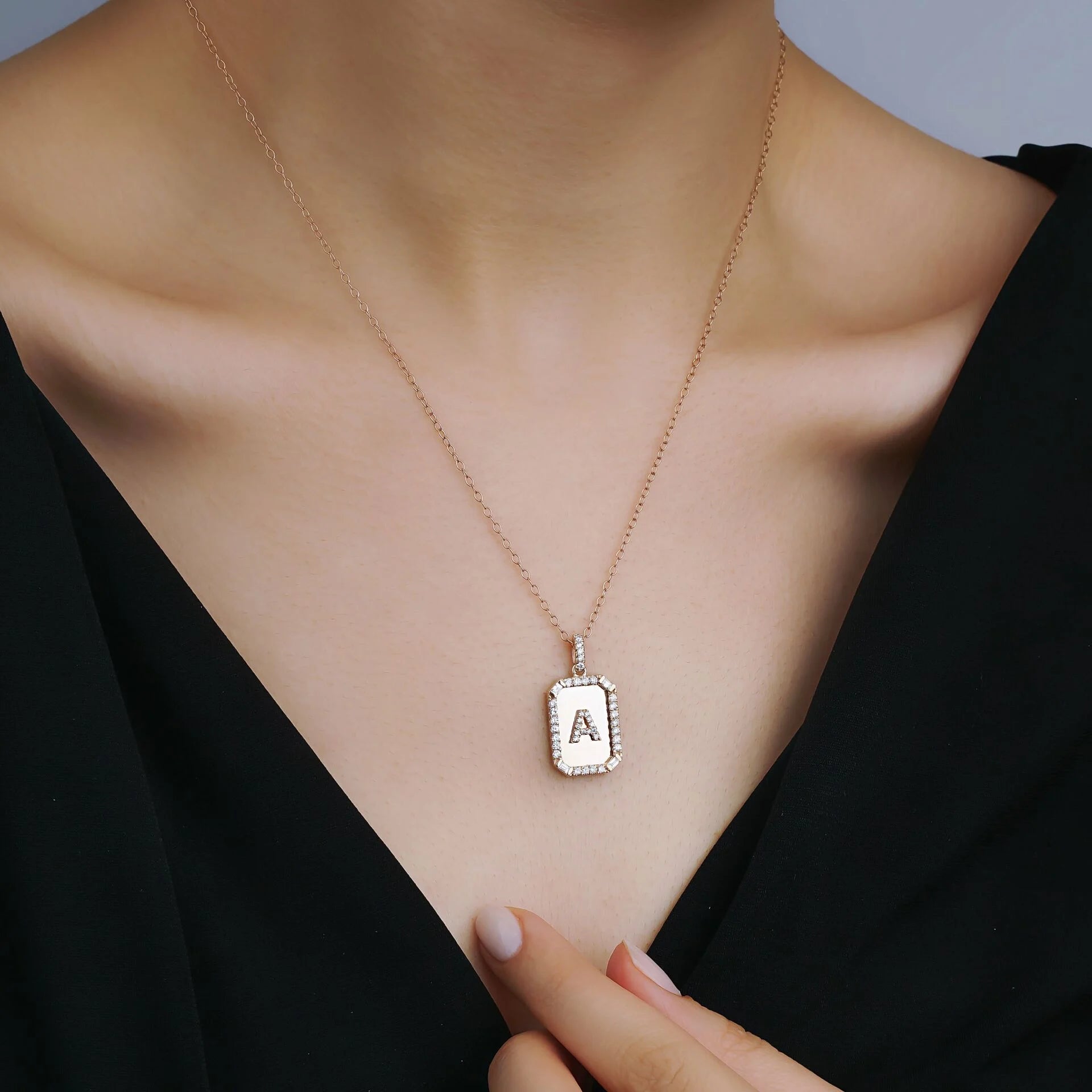 Pırlanta Harf Kolye 0.55 Ct. E VS 14K