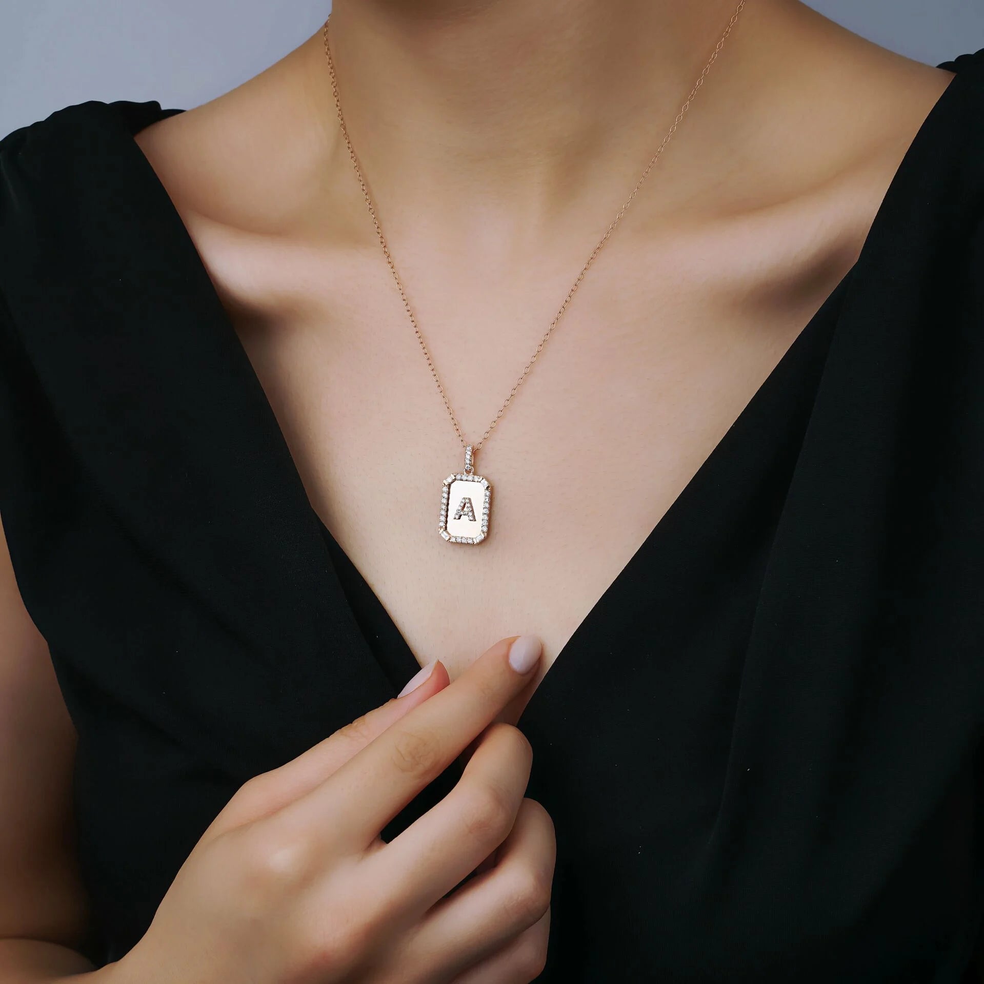 Pırlanta Harf Kolye 0.55 Ct. E VS 14K