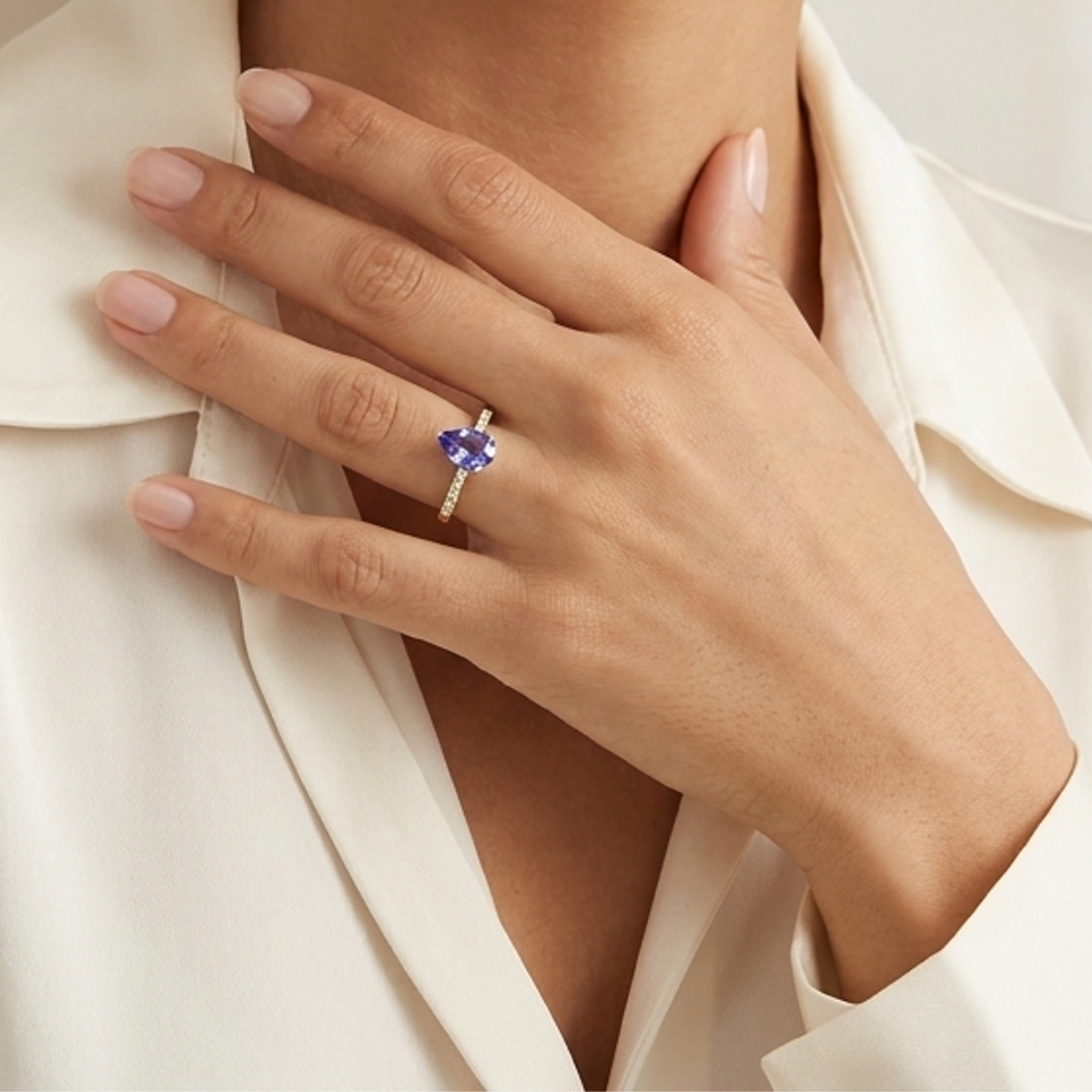 Pırlantalı 0.17 Ct. Damla Tanzanit Yüzük 14K
