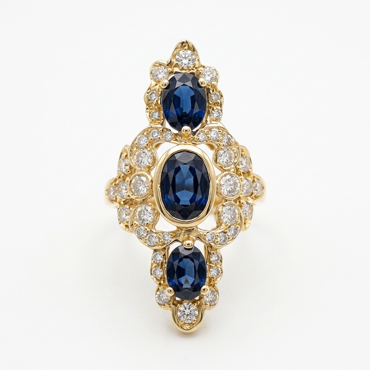 Pırlantalı 0.80 Ct. Oval Safir Altın Yüzük 18K