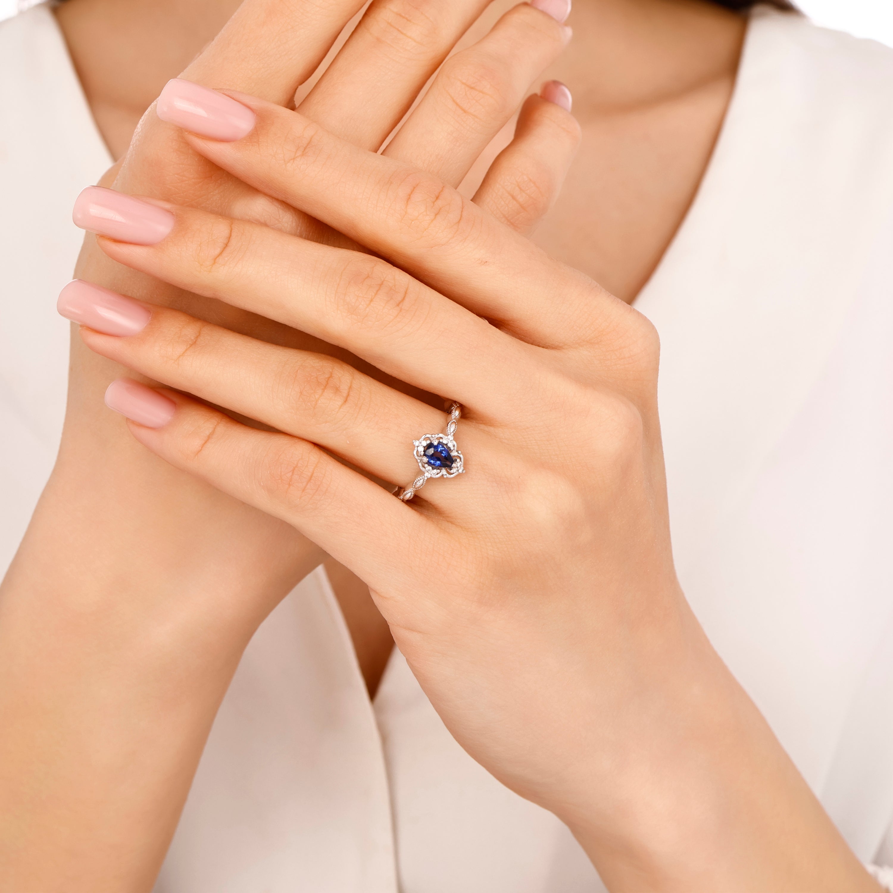 Safir Pırlantalı 0.06 Ct. Caeliria Damla Kesim Yüzük 14K