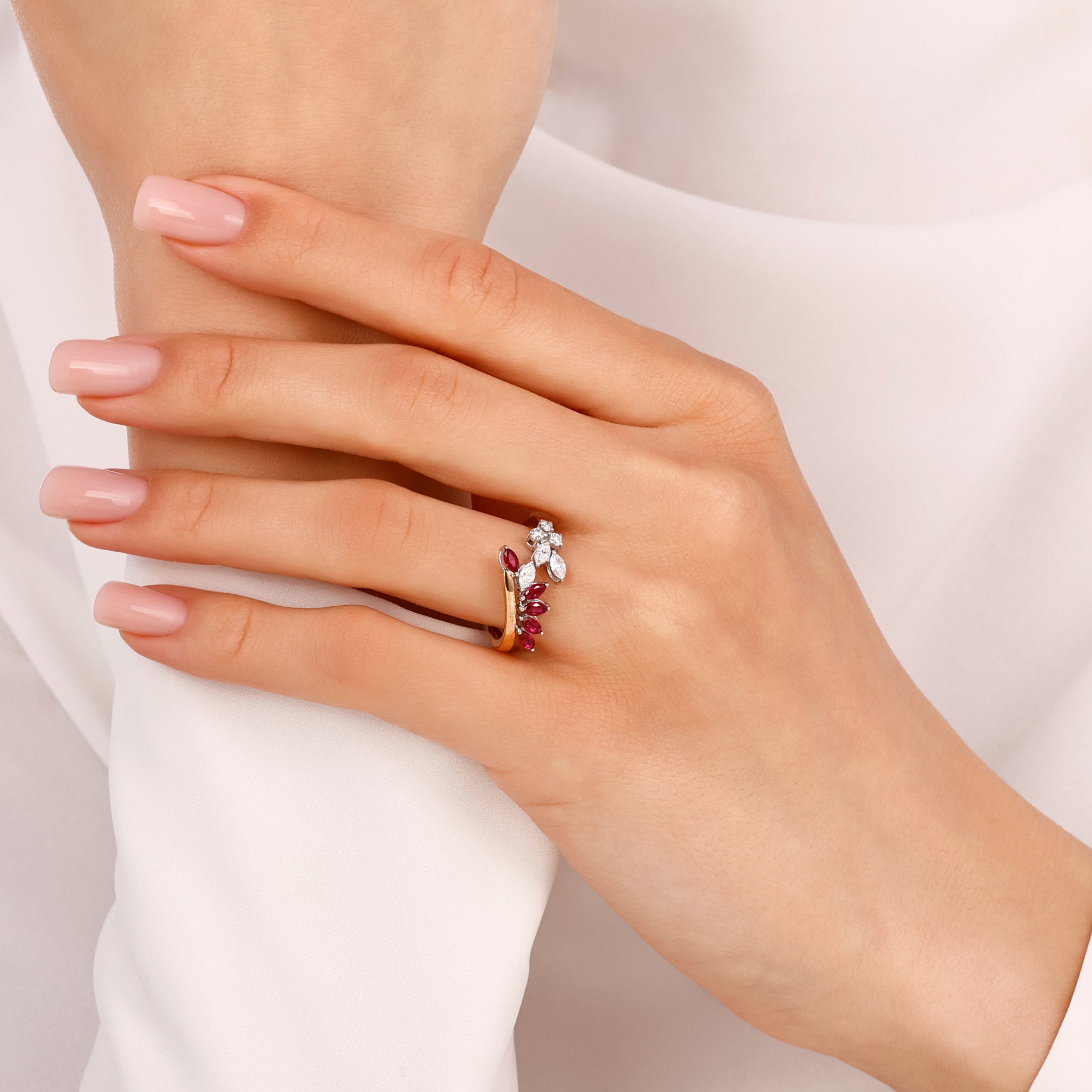 Yakut Pırlantalı 0.37 Ct. Markiz Saliena Rose Yüzük 18K